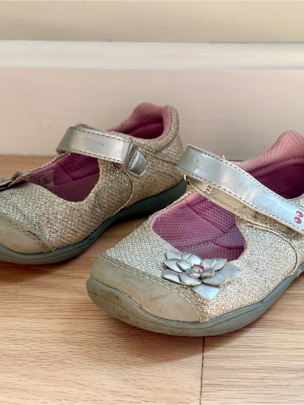 Round Toe Silver Mary Janes, size 7